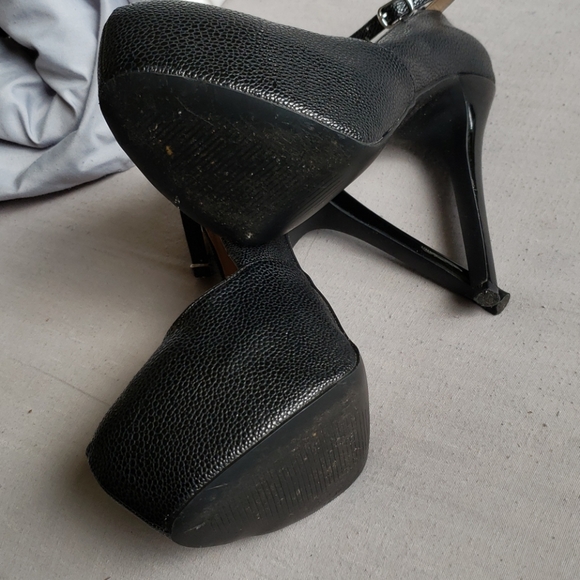 Black Heels - Picture 4 of 5